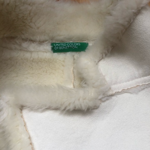 Perfect for jeans or other pans. Chic Jacket, Faux Fur, White, Size 0-2. - Picture 6 of 8